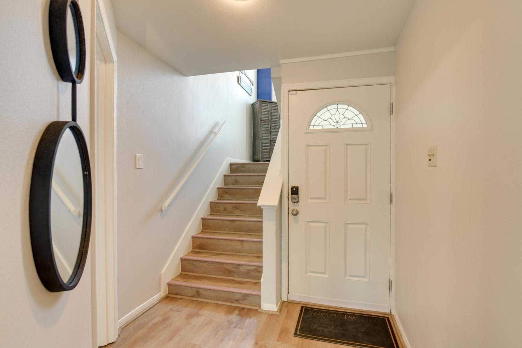 Galveston Townhome With Balconies Walk To Beach! Exterior photo